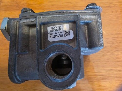 New Bendix Air Brake Relay Valve Part #103010N - Picture 4 of 8