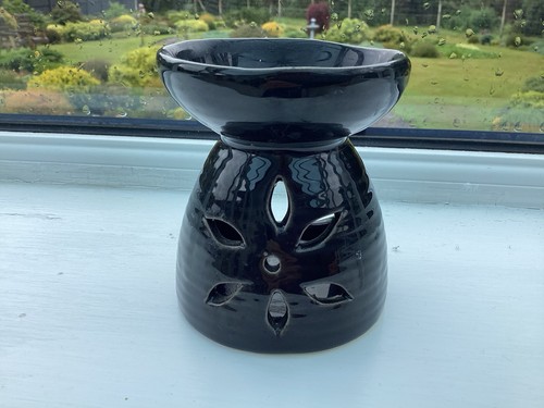 Small Ceramic Essential Oils Burner - Black With Flower