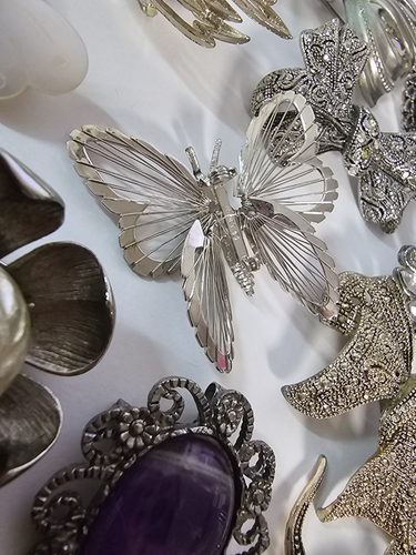 Vintage Lot of 30 Brooches Lapel Pins Various Silver Tone Lot - Picture 12 of 12