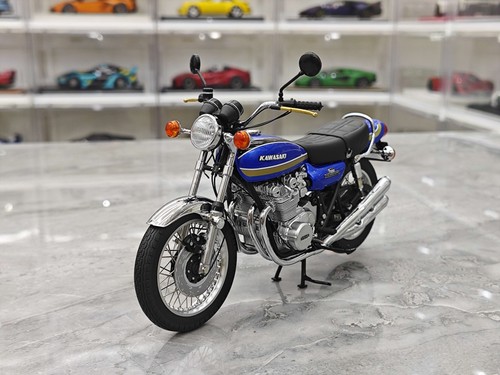 Minichamps 1:12 1972 Kawasaki 900 Z1 SUPER 4 Alloy Motorcycle Model - Picture 9 of 37