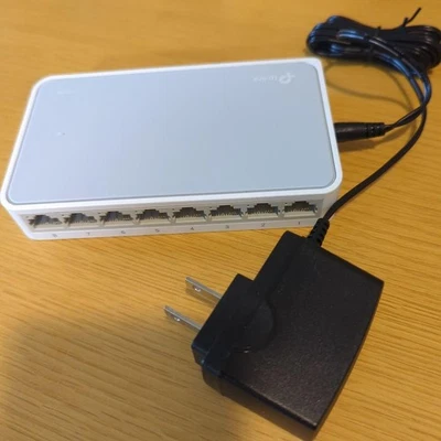 Hub de commutateur réseau Ethernet TP-Link 8 ports 10/100 Mbps inutilisé inut... - Photo 1/3