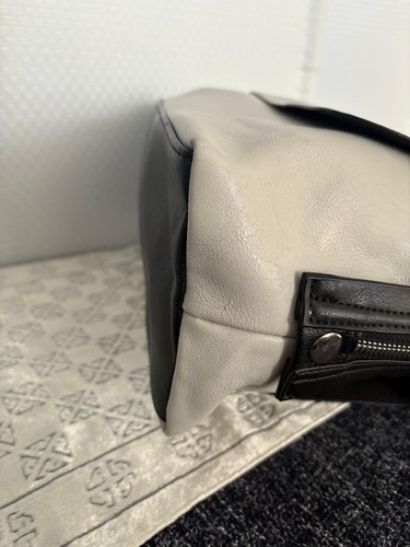 Kenneth Cole Reaction Cream and Black Handbag - Excellent Condition - Picture 8 of 15