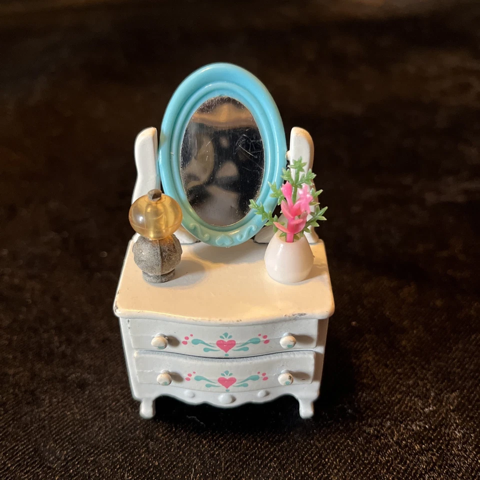 Lote de 3 aparadores Mattel Littles de colección años 80 con lámpara de tocador espejo y florero Foto 2 de 4