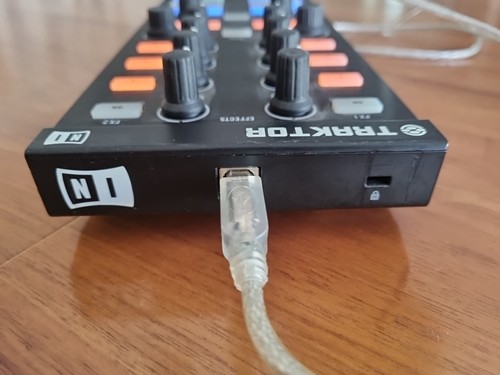 Native Instruments Kontrol X1 - Picture 4 of 7