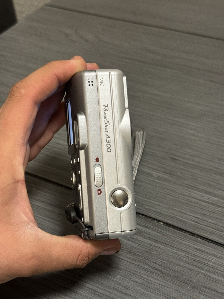 Vintage Canon Powershot A300 3.2 Mega Pixels Canon PC1045