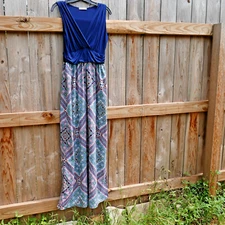 Gilli USA Sleeveless Maxi Sundress Size Large V-Neck Handkerchief Mandala Boho