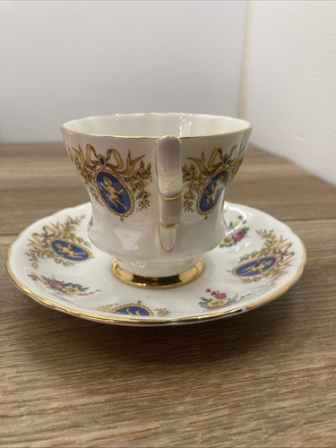 Vintage Royal Windsor Cupid Cherub Tea Cup And Saucer W/Gold Footed - Picture 5 of 14