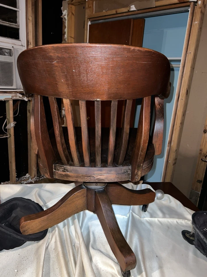 Antigua mecedora giratoria vintage antigua de madera de roble para biblioteca de oficina Foto 4 de 4