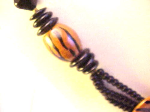 Colgante pesado vintage redondo diseño rayas tigre cuentas negras pat. 2007 con cierre - Imagen 2 de 6