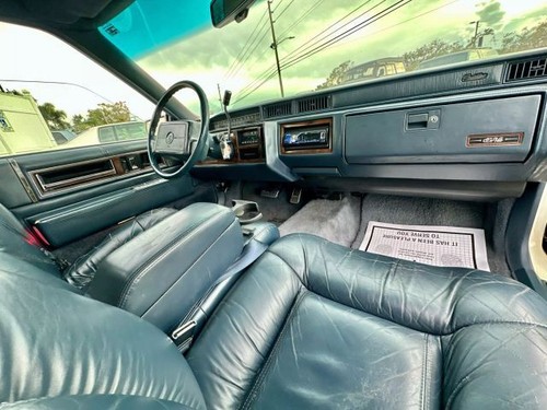 1993 Cadillac DeVille Sedan 4D - Picture 8 of 12