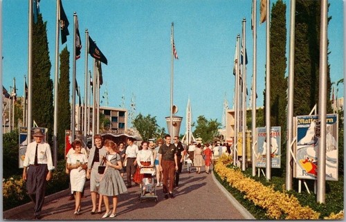Vintage DISNEYLAND Anaheim CA Postcard "Entrance to Tomorrowland" E-5 Unused - Picture 1 of 2
