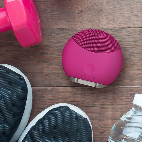 Cepillo de limpieza facial eléctrico FOREO Luna Mini 2 para todo tipo de piel, fucsia - Imagen 9 de 12