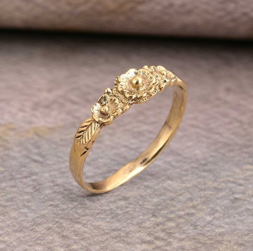 Handcrafted Gold Floral Ring - Vintage Boho Flower Band, Unique Jewelry Gift - Picture 3 of 8