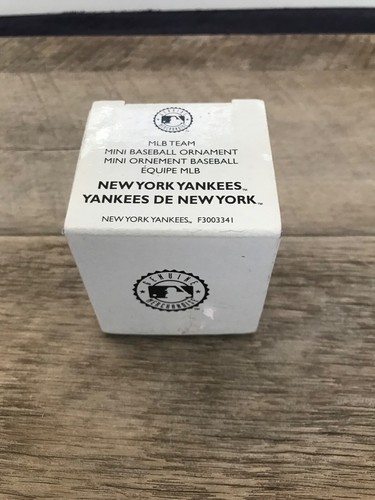 New York Yankees Mini Baseball Ornament - Picture 1 of 4