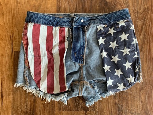 Mossimo Distressed Stars and Stripes Denim Jean Shorts Sz 2 26 w/9.5 inch Rise - Picture 4 of 8
