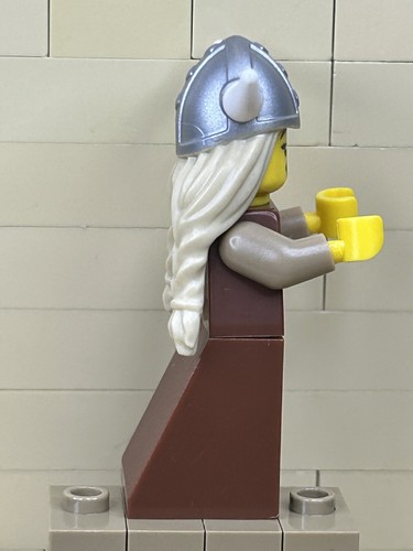 Lego VIKING WOMAN Series 7 Collectible Minifigure 8831 col109 CMF Kingdom Castle - Picture 3 of 4
