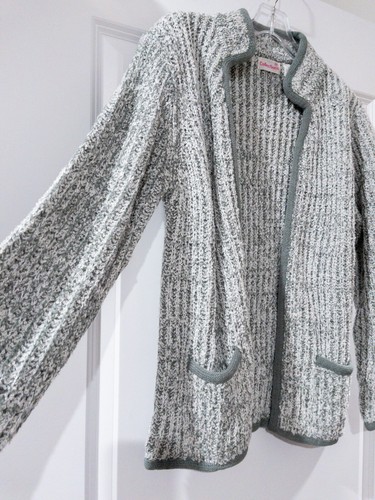 NWOT Vintage 80s Women’s Collection 100% Acrylic Thick Knit Cardigan Size Medium - Picture 2 of 4