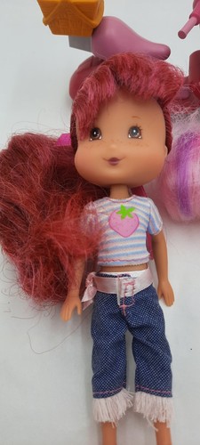 2006 Playmates BERRY SWEET SCOOTER w/ Two 7" Strawberry Shortcake Dolls - Picture 3 of 10