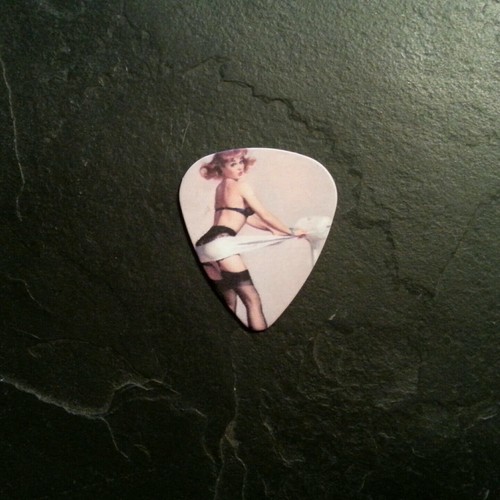 Pin Up Girl Vintage Retro Style Gitarren Plektrum Sammlerstück Musik Gitarrist Geschenk - Bild 2 von 2
