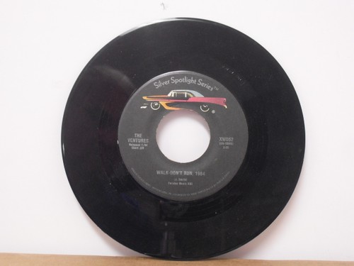 VENTURES - Walk Don't Run / Hawaii Five-O - Vinyl 45rpm Silver Spotlight XW050 - Picture 2 of 3