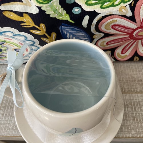 Rae Dunn Princess Tasse Becher Untertasse Slipper auf Rücken weiß & blau Disney Cinderella - Bild 3 von 4