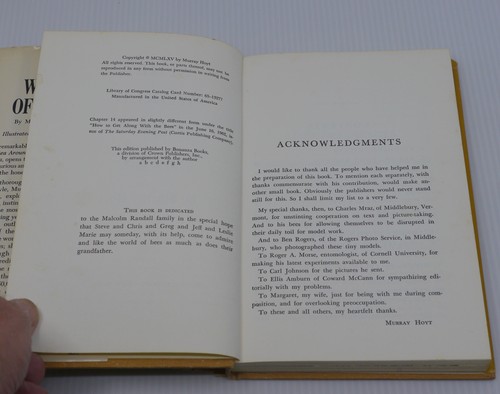 THE WORLD OF BEES, 1965 HC DJ BOOK BY MURRAY HOYT, HONEYBEE RESEARCH - Picture 4 of 6