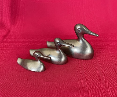 Tres (3) estatuillas decorativas familiares de patos de latón de colección decoración - Imagen 1 de 18