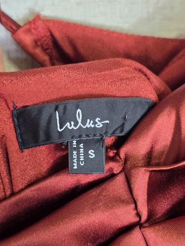 Maxi abito Lulus rosso ruggine esuberante lusso raso arricciato stringato taglia S - Foto 5 di 8