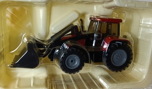 BRITAINS CASE IH CVX1145 TRACTOR WITH LOADER 42013 MIB 1:32 - Picture 6 of 11
