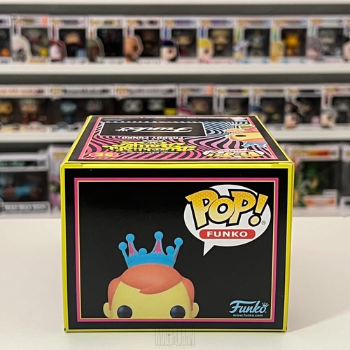 Funko Pop Freddy Summertime Fundays Blacklight Battle 2022 LE 500 Piezas SE - Imagen 8 de 9