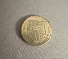 2012 - One Pound Coin £1 - Shield of The Royal Arms