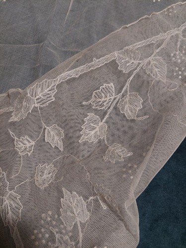 Fichu carré tulle brodé fin XIXème - Imagen 8 de 8