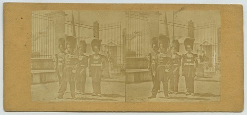 Stéréo militaire circa 1860. Grenadiers de la Garde avec bonnet à poil. - Picture 1 of 2