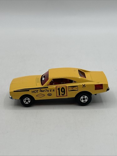 Vintage 1971 Matchbox No. V HOT SMOKER Dodge Charger Funny Yellow Car Lesney - Picture 12 of 21