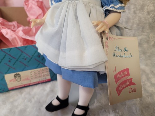 Muñeca Madame Alexander Muñeca Alicia en el País de las Maravillas #1552 13 pulgadas con caja y soporte - Imagen 4 de 12