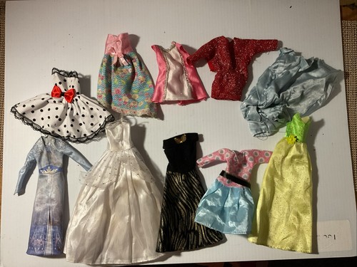 Verschiedene Barbie Größen Kleidung Kleider Abendkleider - Bild 1 von 5