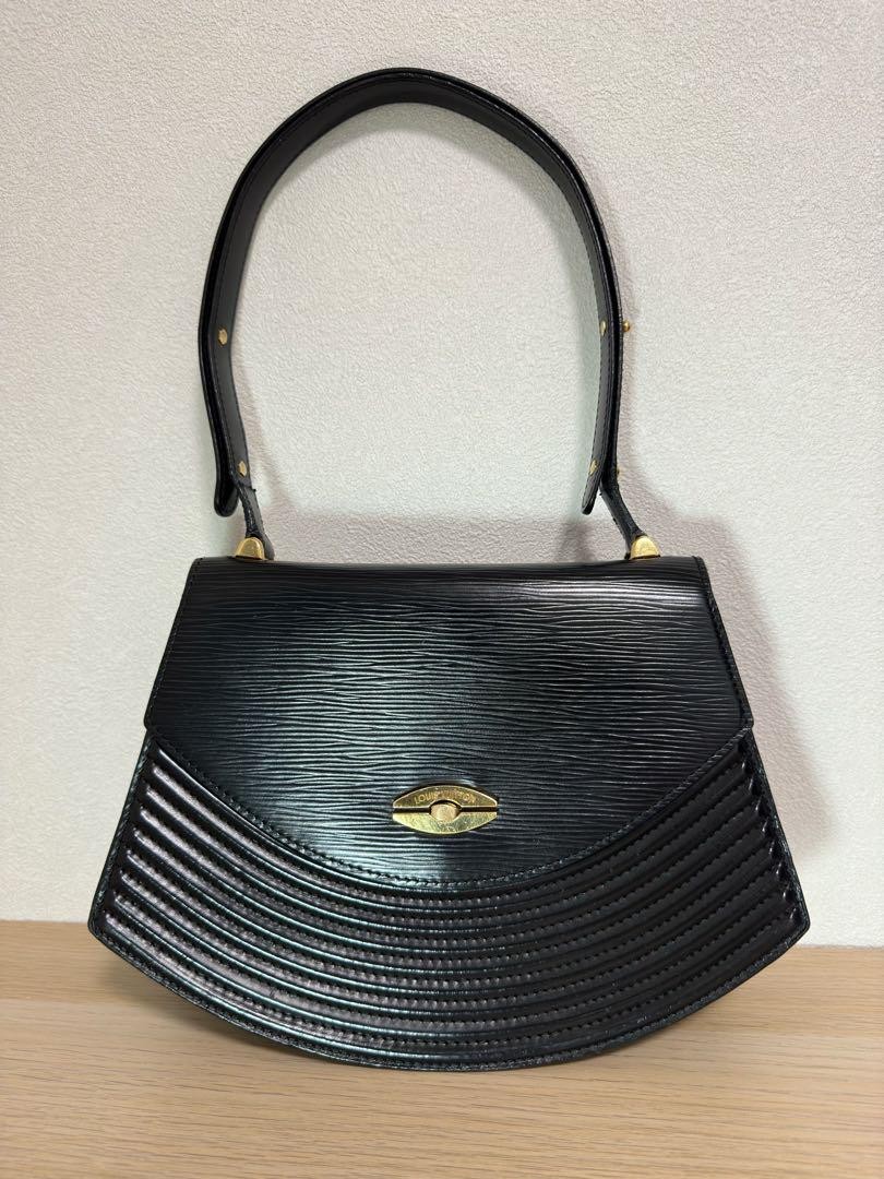 バッグ Louis Vuitton Tilsit LV 2023 TILSITT Reverse Monogram Bag COMPARISONS Croisette