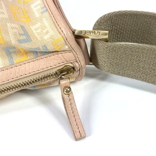 FENDI Zucca Logo Crossbody Bag mit Anhänger Schultertasche Mehrfarbig - Bild 16 von 16