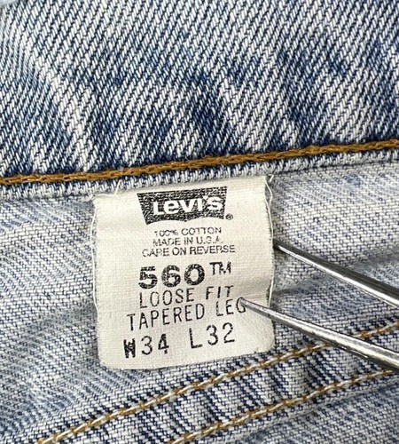 Jeans vintage Levi’s 560 uomo taglia 34x32 blu denim sbiadito made in USA invecchiato trash - Foto 11 di 18