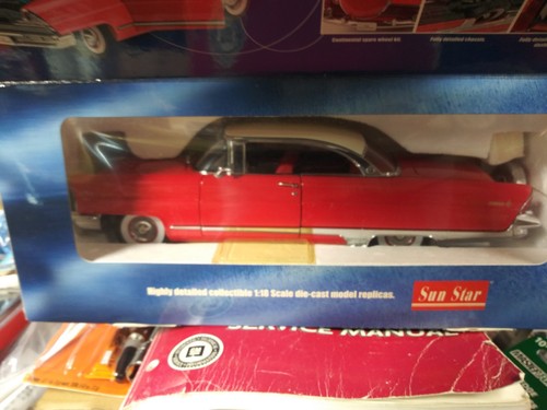 Sun Star Platinum Collection 1/18 scale 1956 Lincoln Premiere red/white Diecast - Picture 2 of 3