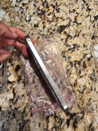 Broken White Unlocked Apple iPhone 15 Pro 128GB Bundled with Two Cases - Bild 5 von 6