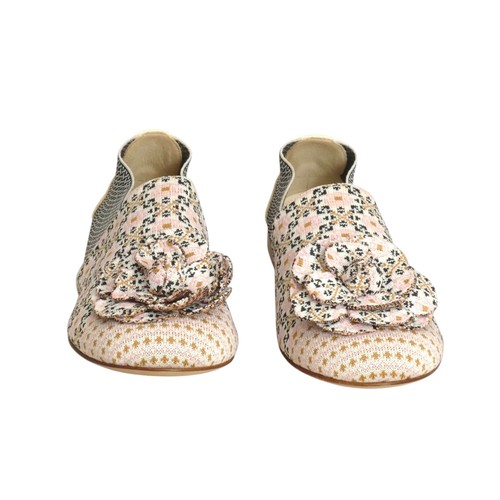 CHANEL- Pink & Black Floral Knit Flats, Size 39 - Picture 3 of 6