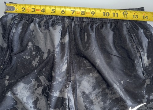 Kleine Nike Running 4" Schrittlänge Dri-Fit schwarze Trainingsshorts für Herren - Bild 17 von 18