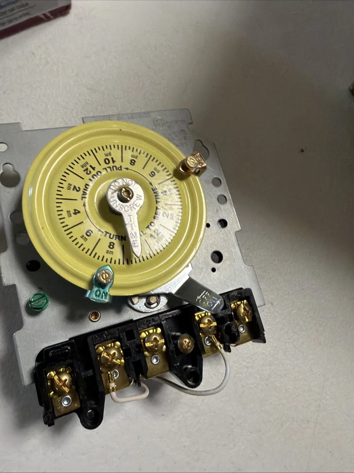 Interruptor de pared temporizador Intermatic T104M - Gris - Repuesto 208/277V 60hz WG1573-5E Foto 3 de 4