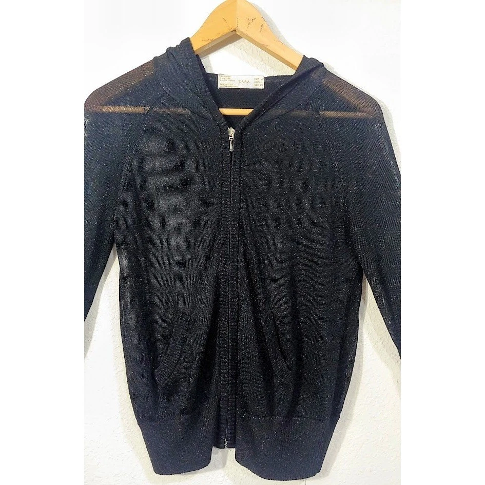 Moletom com capuz ZARA preto metálico malha com zíper manga cardigã suéter malha ombros M - Imagem 3 de 4