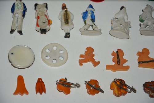 Miniaturen Bernstein Porzellan Ton mit Broschen - Bild 19 von 24