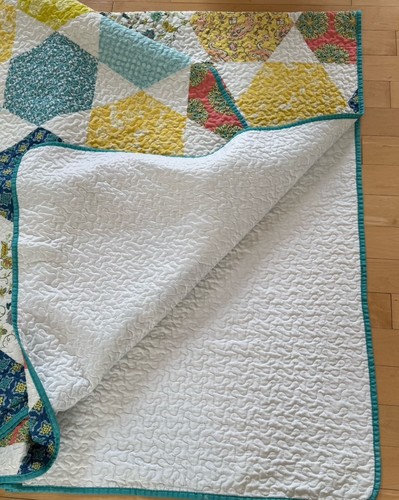 Mainstays Patchwork Quilt Multicolor Hexagon Comforter Queen/Full 86”x86” Shams - Picture 11 of 13