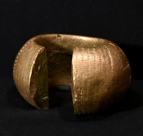 Antique Massive Copper Djerma Manilla – African Currency – Niger - Picture 9 of 10