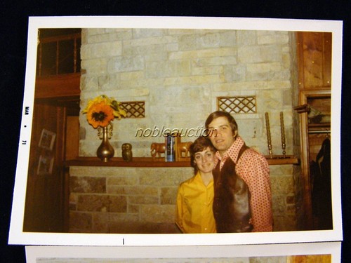 1971 Photo Snapshots Cute Couple Hanging out Grand Rapids, MI - Picture 3 of 4