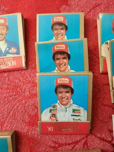Nascar Racing MatchBook set di 25 oggetti da collezione - Foto 6 di 14